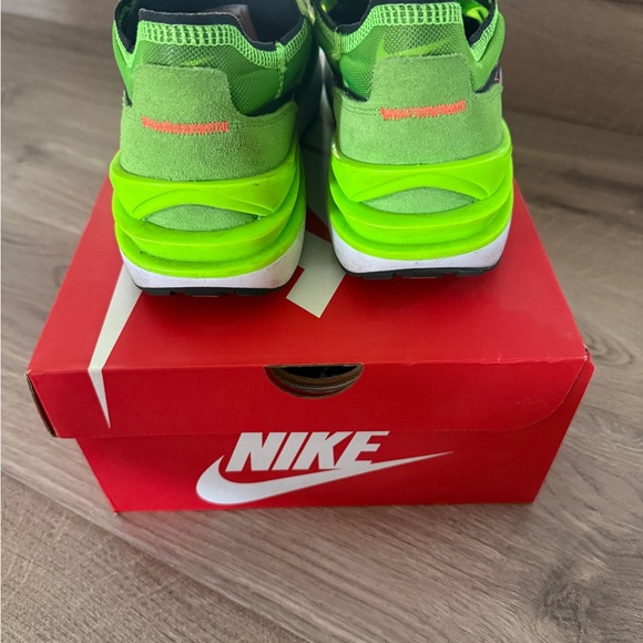 Nike Green and Black Sneakers - Picture 4 of 10